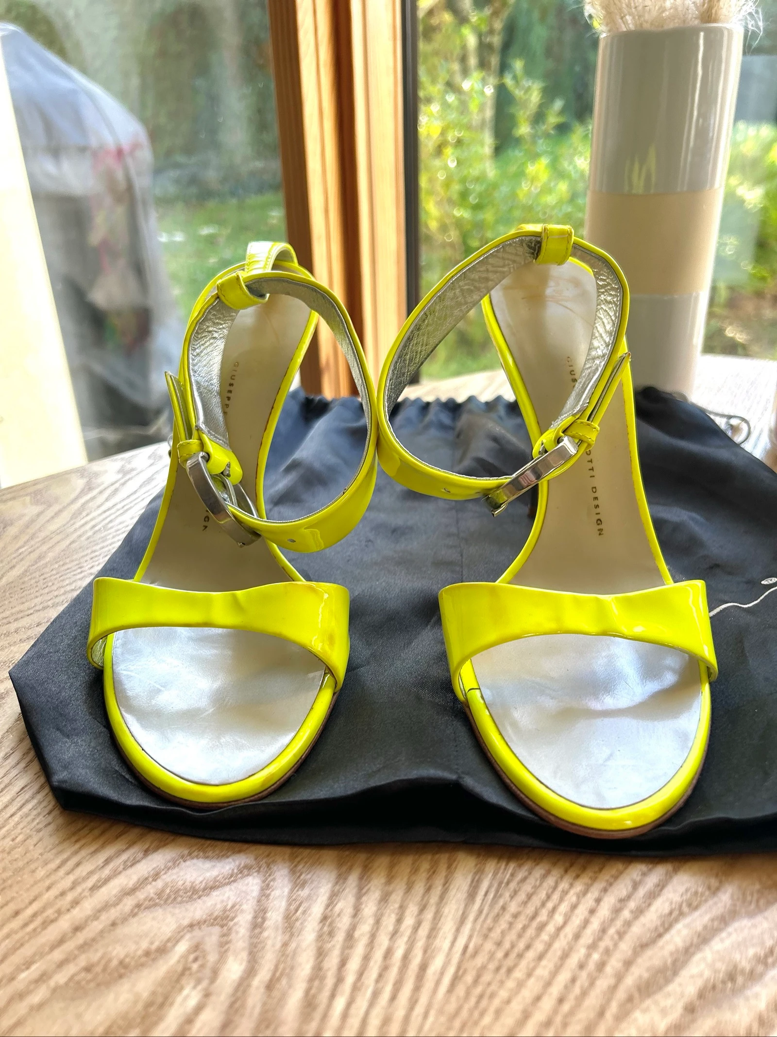 Sandales à talons en cuir vernis jaune fluo néon talons 10,5cm Pointure 39 1/2 Guiseppe Zanotti – photo 15